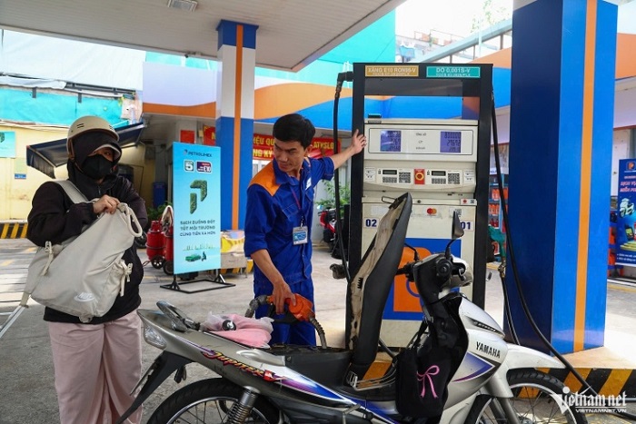 Giá xăng dầu hôm nay 16/6: Dầu thế giới lao dốc, trong nước chờ ngày điều chỉnh